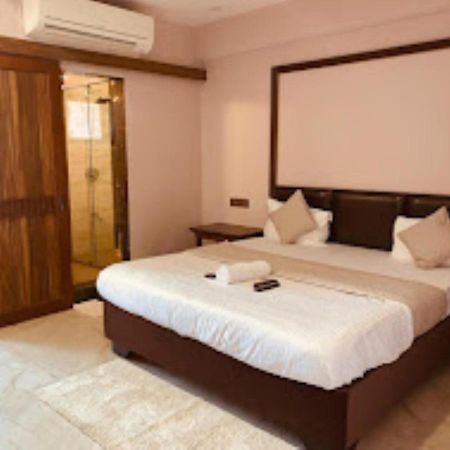 Hotel Radhe Ānand 外观 照片