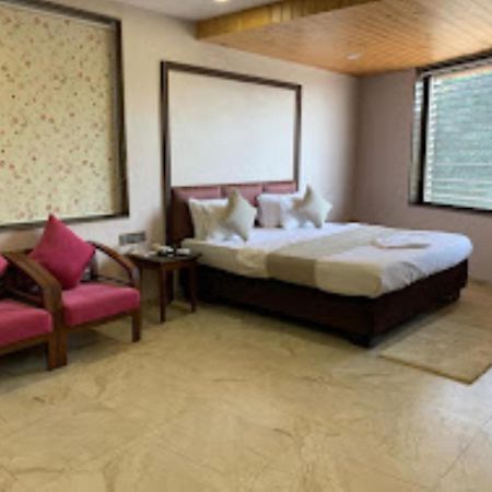 Hotel Radhe Ānand 外观 照片