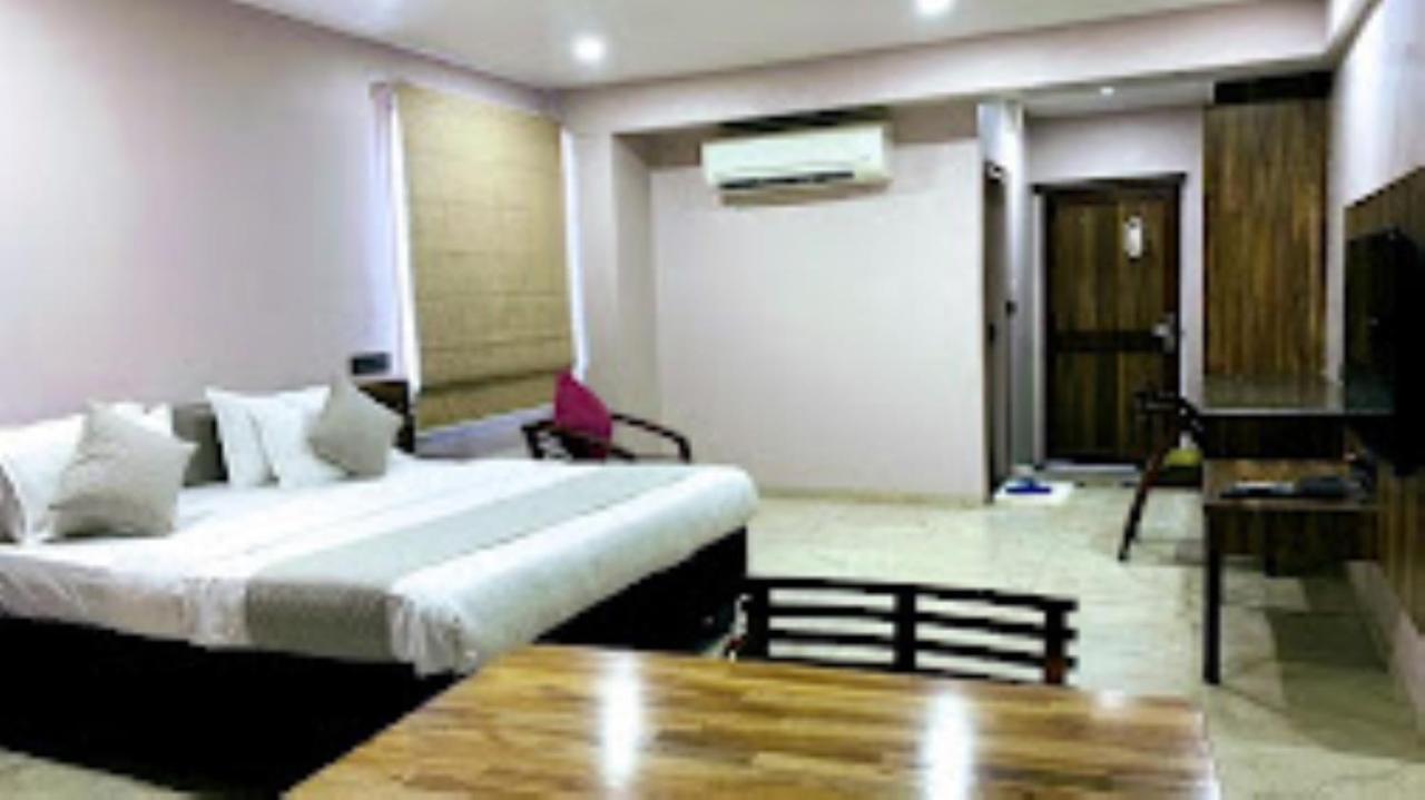 Hotel Radhe Ānand 外观 照片
